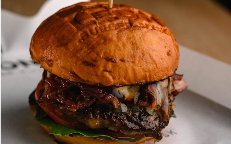 Бургер барбекюссон