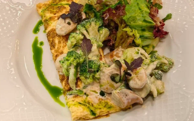 Омлет с колбасой