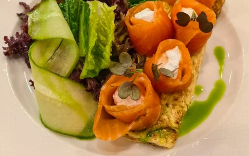 Омлет с лососем