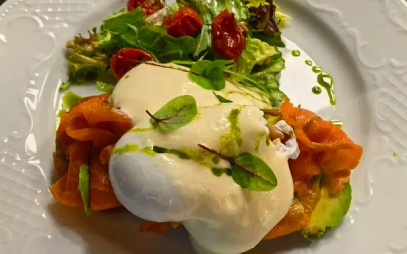 Бенедикт с лососем