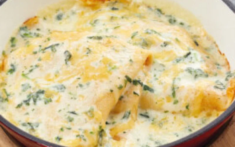 Запеченные блинчики с курицей и беконом