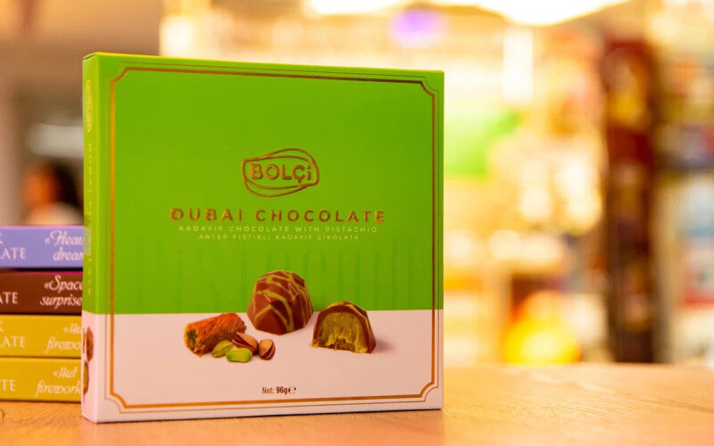 Конфеты из молочного шоколада с начинкой Dubai chocolate