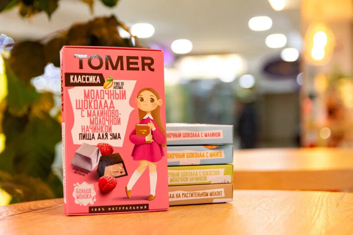 Шоколад молочный «Tomer» с малиново-молочной начинкой