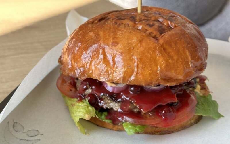 Бургер красный бор