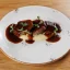 Стейк из говядины с пюре и перечным соусом