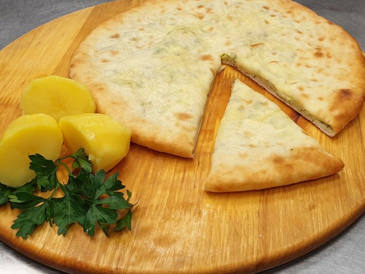Пирог с осетинским сыром и картофелем