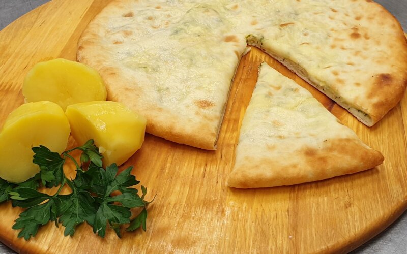 Пирог с осетинским сыром и картофелем