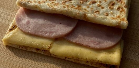 Блин с ветчиной и сыром