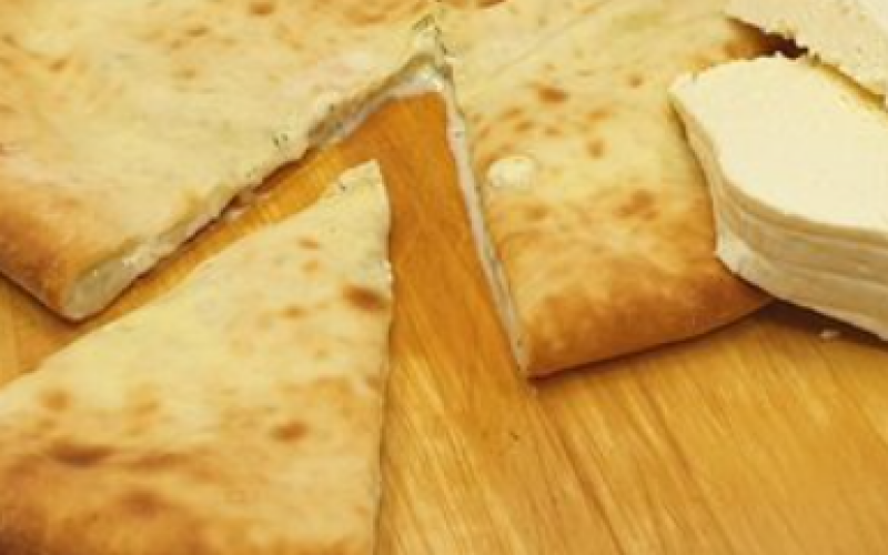 Пирог с осетинским сыром и зеленью