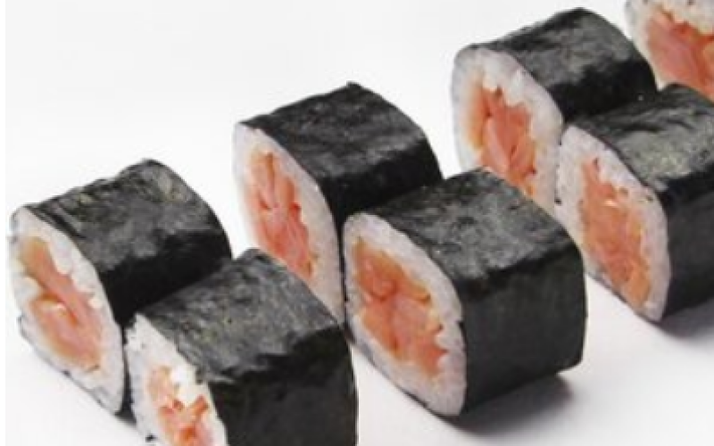 Ролл с лососем