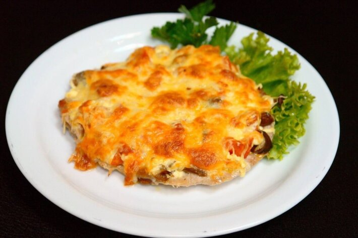Свинина, запечённая с грибами