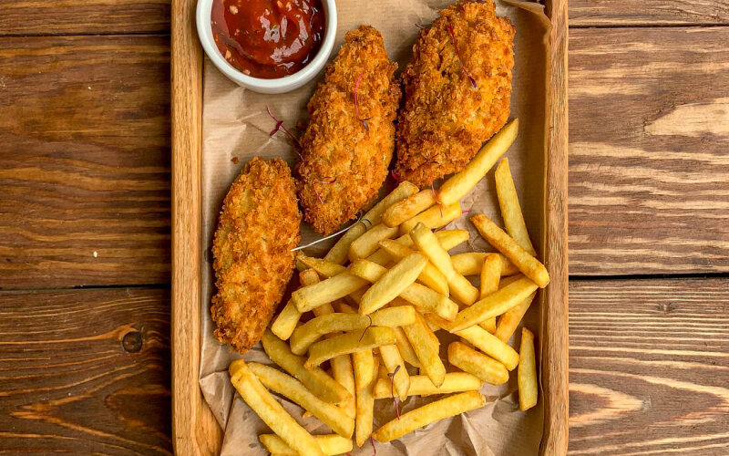 Куриное филе с картошкой фри