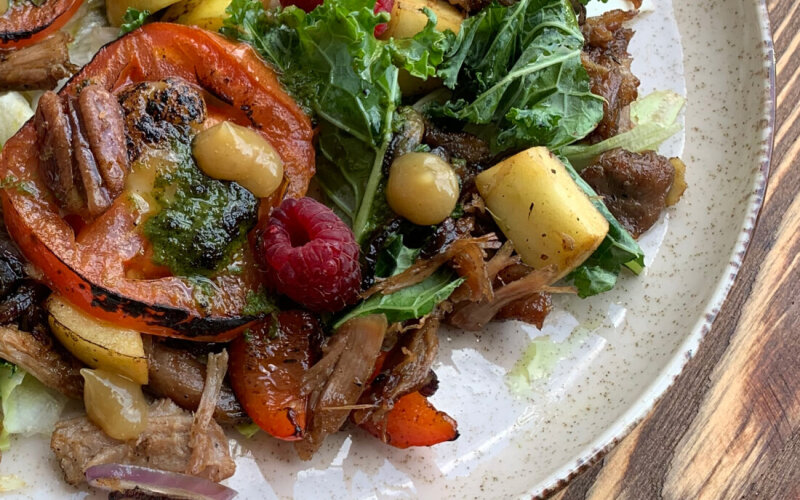 Салат с уткой и запечёнными овощами