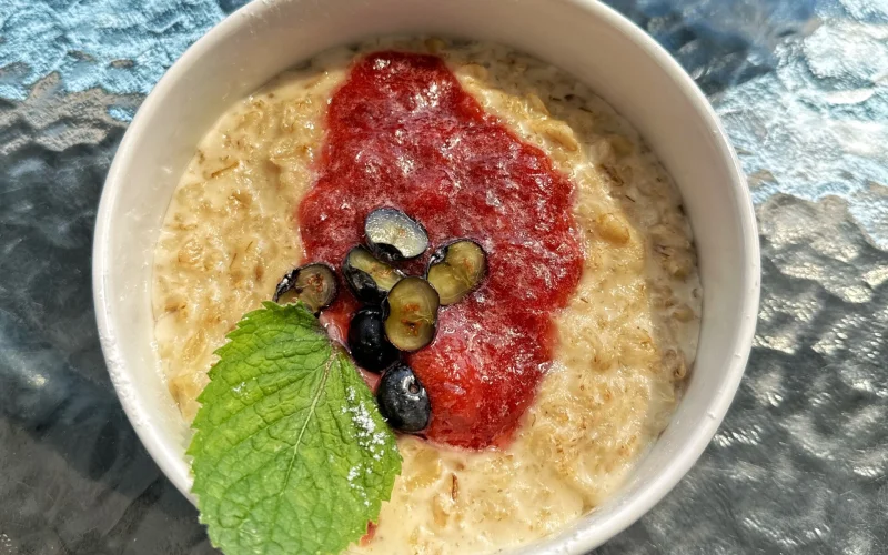 Сливочная овсяная каша на кокосовом молоке
