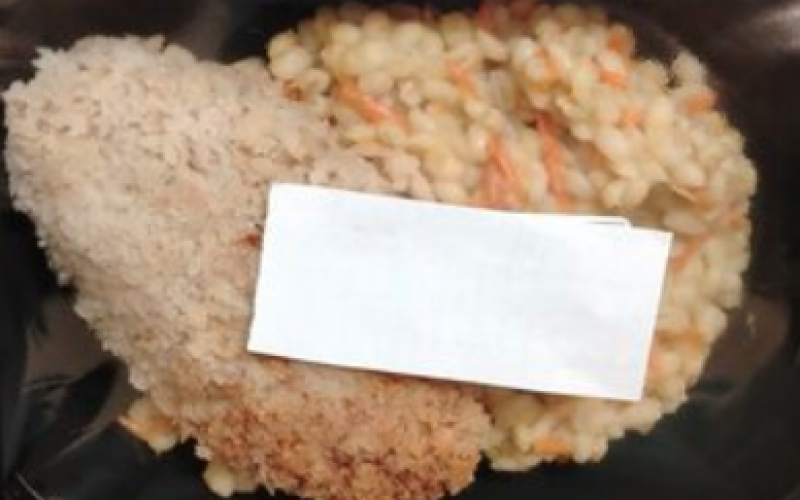 Котлета из свинины с перловкой и овощами