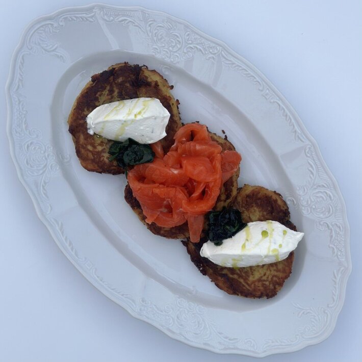 Драники с лососем и сливочным сыром