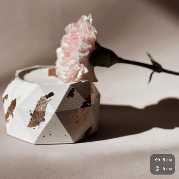 Аромасвеча в бетонном подсвечнике