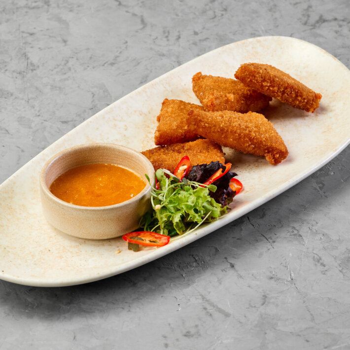 Тёплый сыр с острым цитрусовым соусом