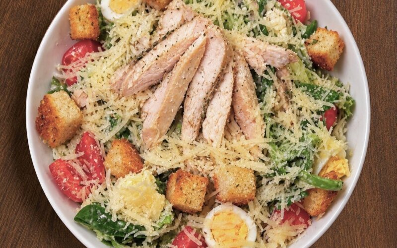 Салат «Цезарь с курицей »
