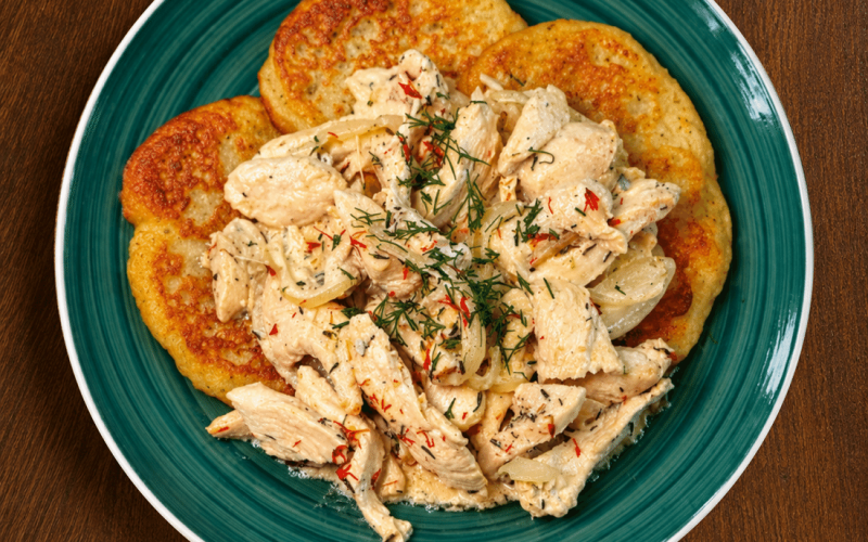 Драники с курицей и шампиньонами