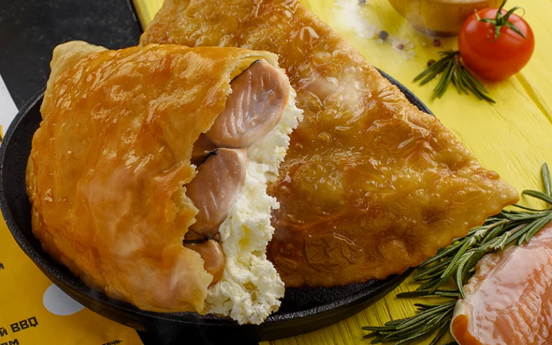 Чебурек с ветчиной и сыром