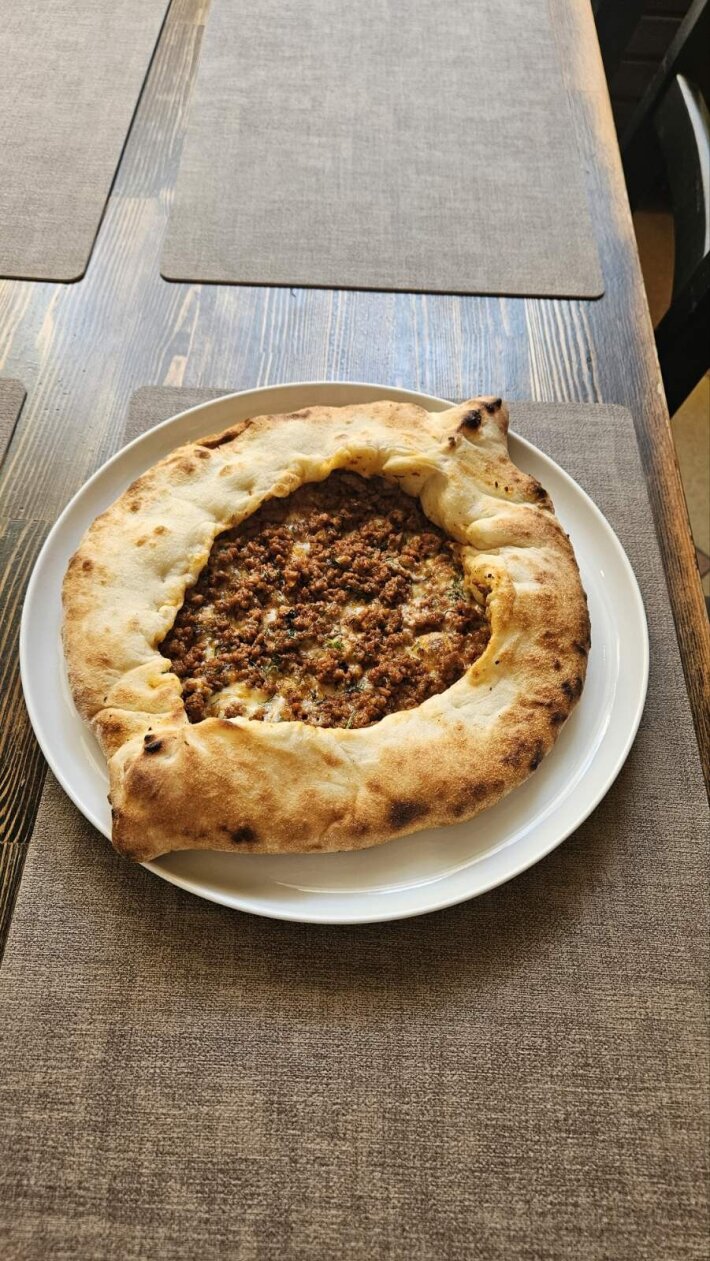 Пидэ по-турецки с мясом