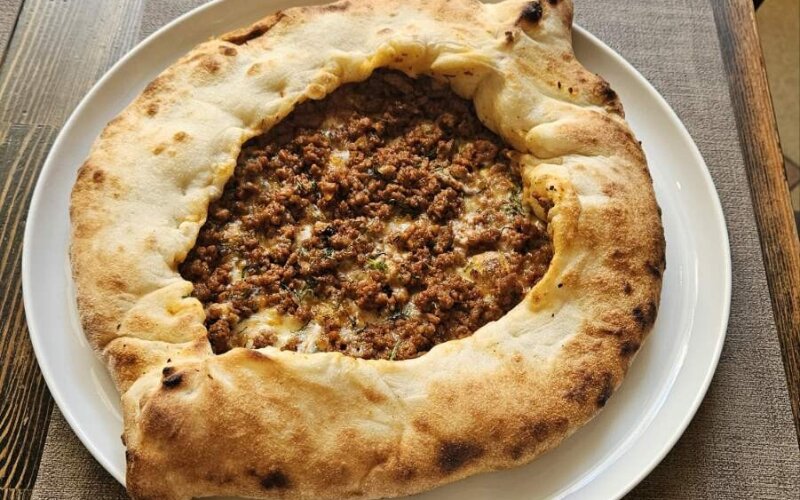 Пидэ по-турецки с мясом