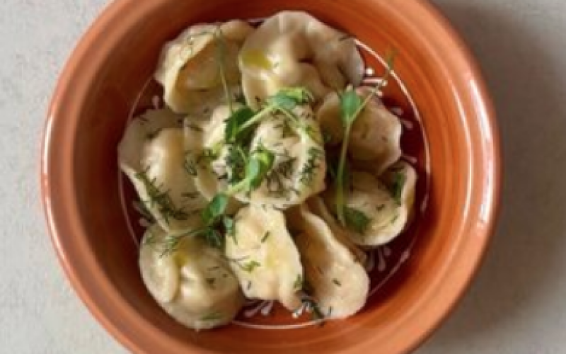 Пельмени с баклажаном, сыром и грибами