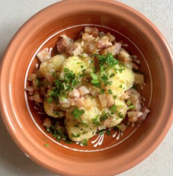 Клецки отварные с грудинкой и жареным луком