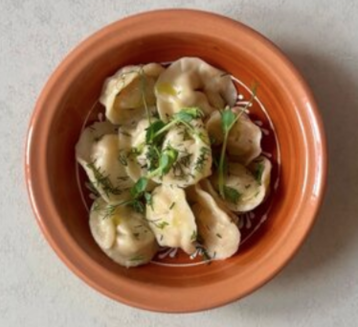 Пельмени с креветками укропом и сыром