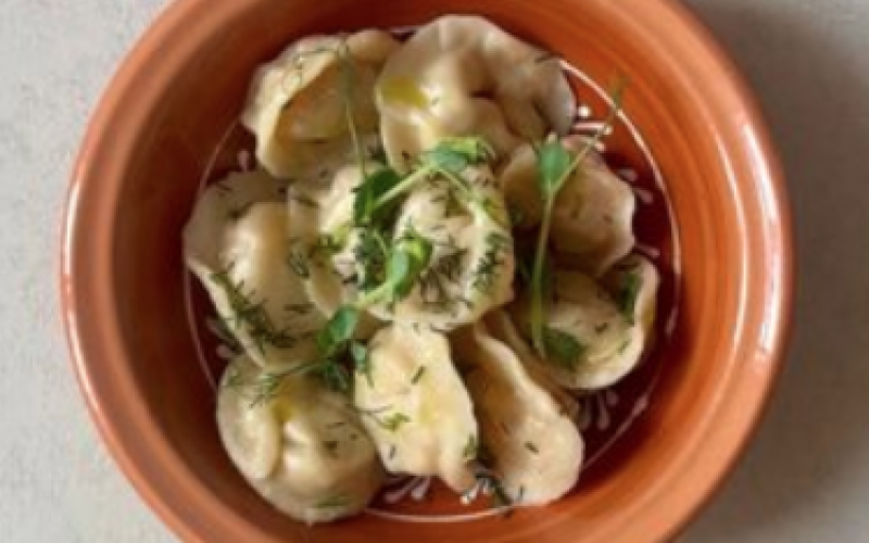Пельмени с креветками укропом и сыром