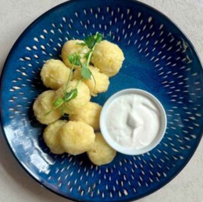 Клецки отварные со сметаной