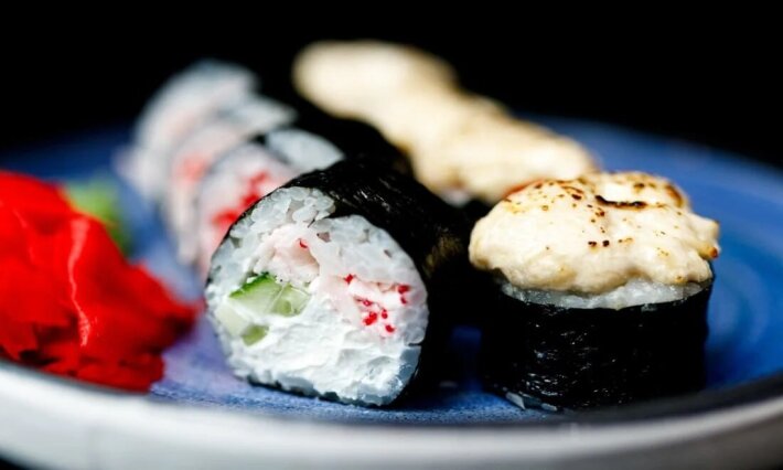 Ролл запечённый с крабом