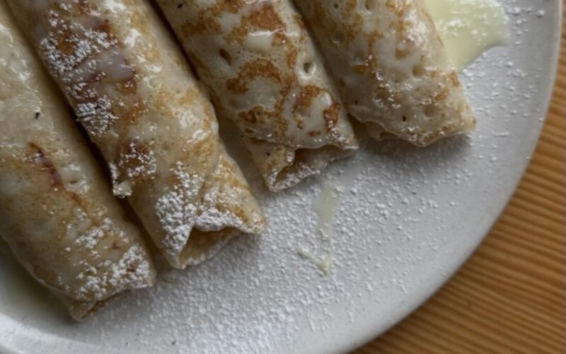 Блинчики с творогом и сметаной