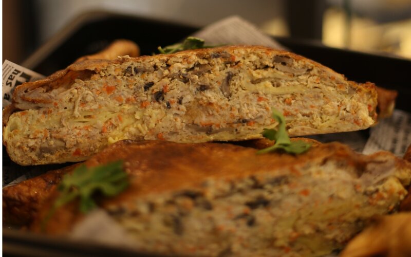 Курица, фаршированная грибами