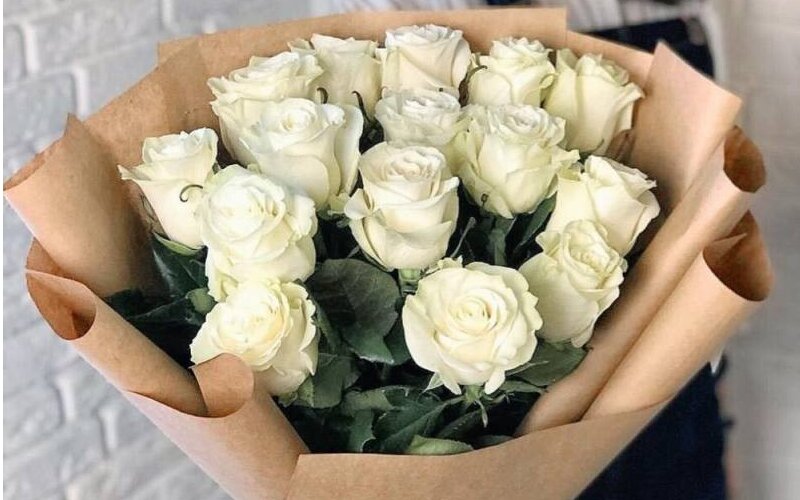 Букет из 15 роз в упаковке