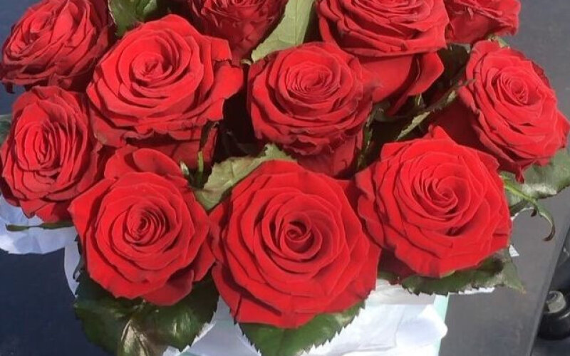 Шляпная коробка из 15 роз