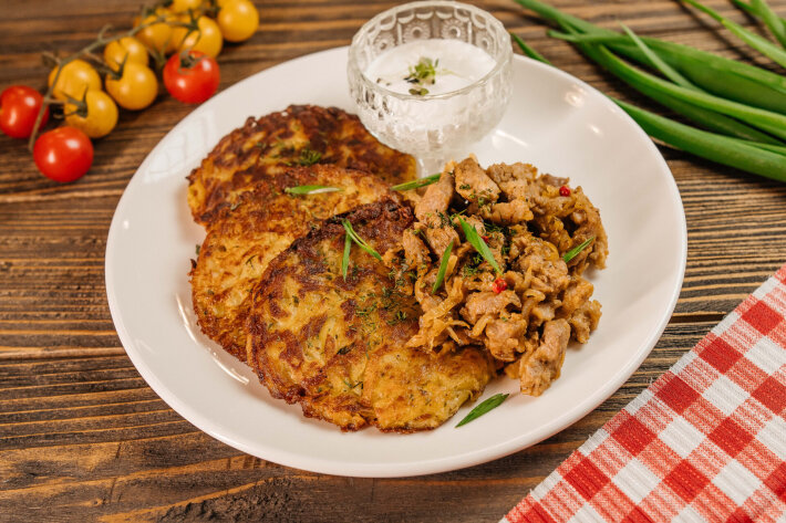 Драники со шкварками