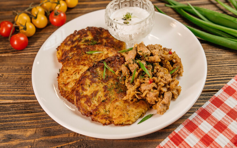 Драники со шкварками