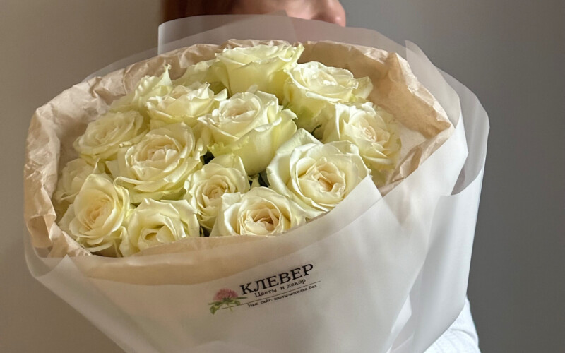 Букет из белых роз