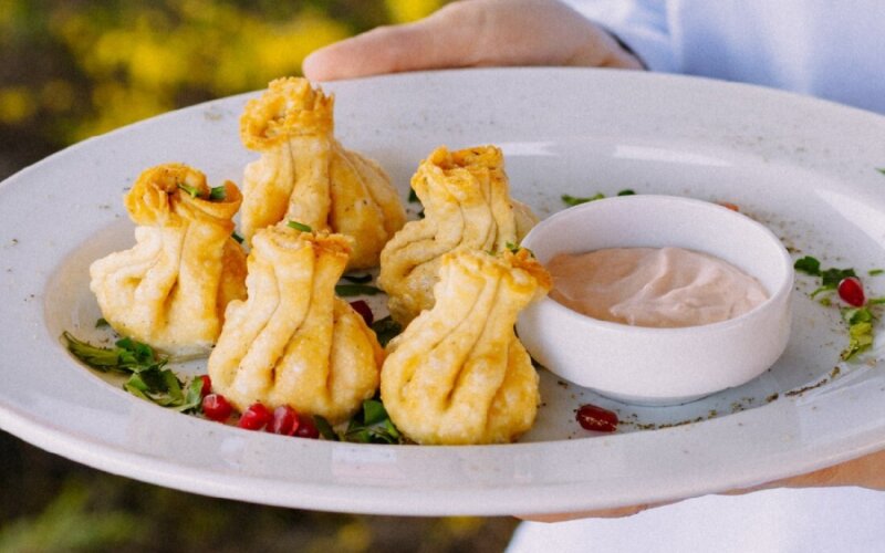 Жареные Калакури с говядиной и зеленью