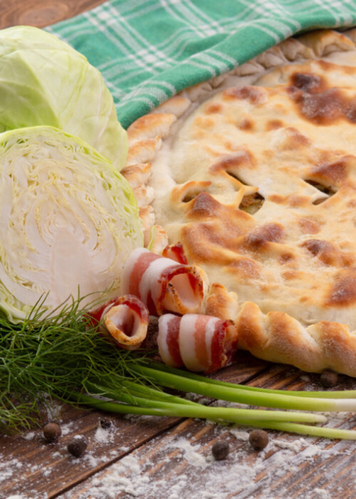 Пирог с капустой и грудинкой