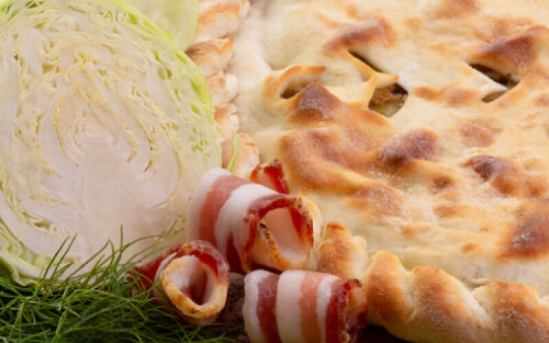 Пирог с капустой и грудинкой