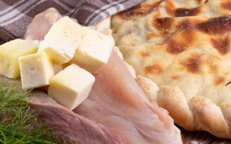 Пирог с мясом и сыром