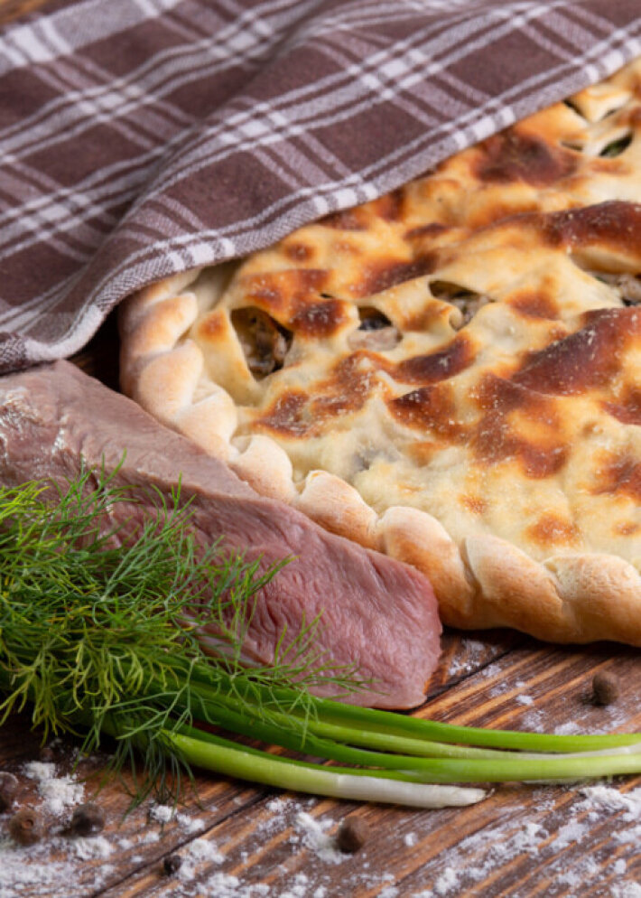Пирог с говядиной и зеленью