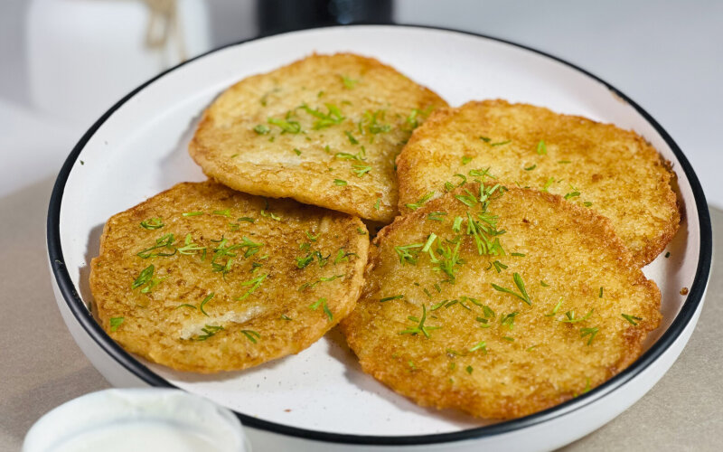 Драники со сметаной