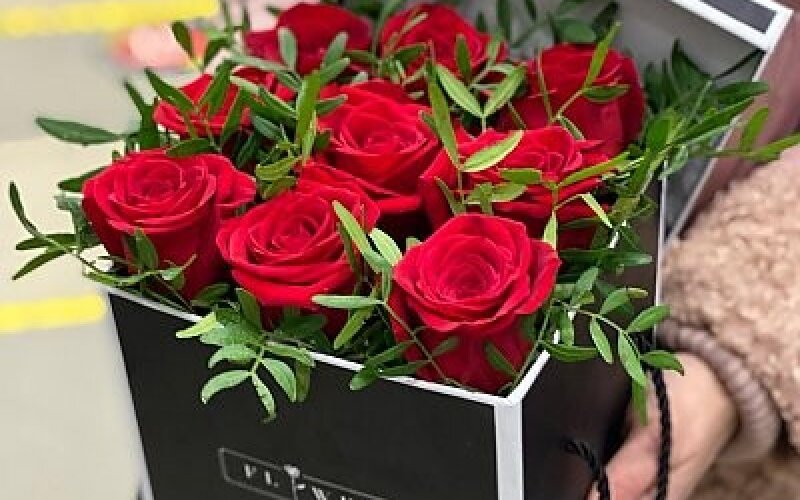 Коробочка из 9 роз