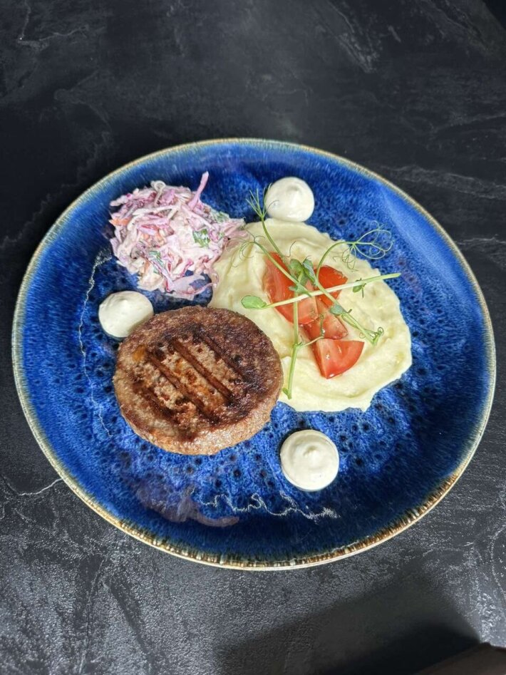 Котлета из говядины с пюре