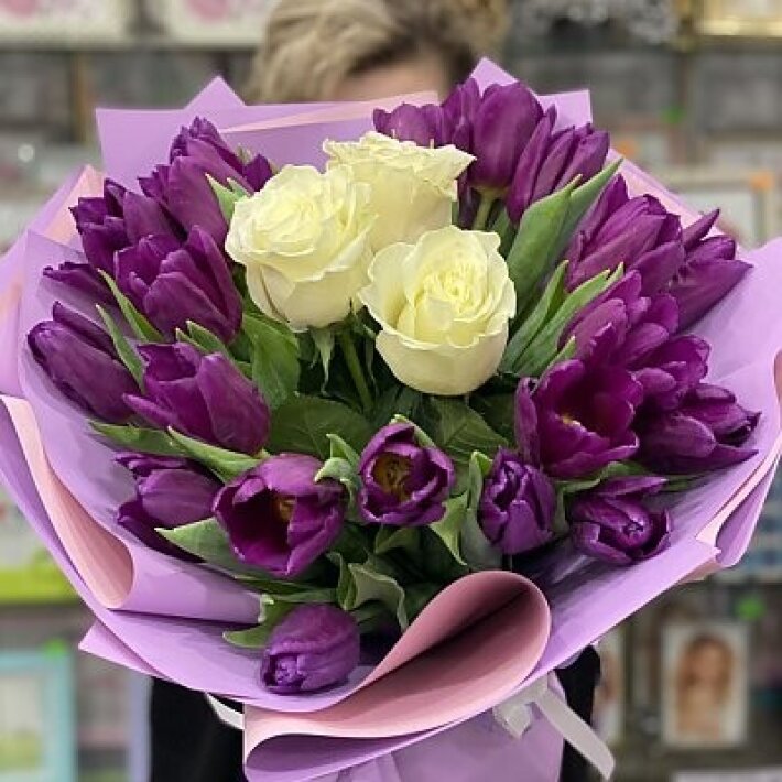 Букет из тульпанов и роз