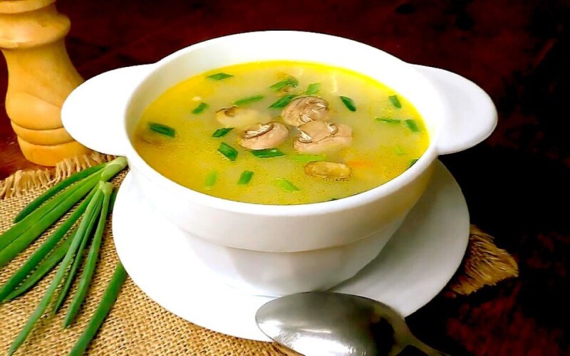 Суп грибной с курицей и сметаной